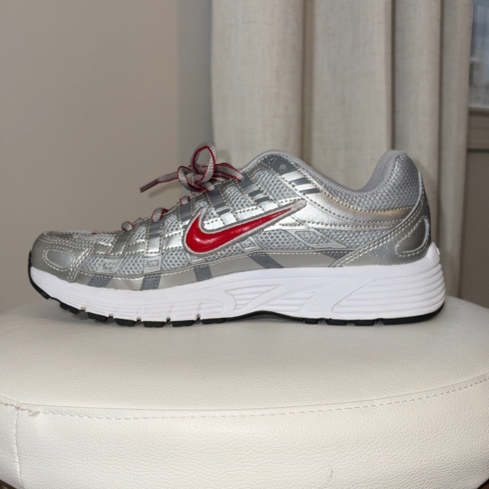 Nike Metallic Silver and Red P6000 - Picture 6 of 7